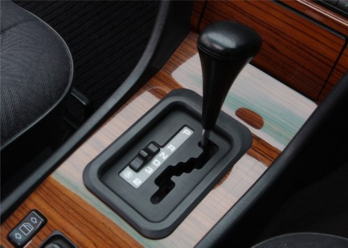 1995 Mercedes-Benz E220 Saloon (W124) In vendita (immagine 24 di 185)