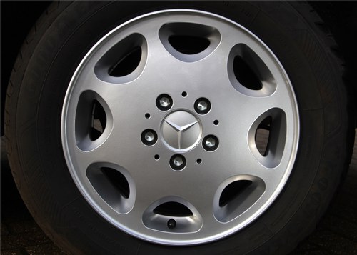 1995 Mercedes-Benz E220 Saloon (W124) In vendita (immagine 8 di 185)