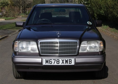 1995 Mercedes-Benz E220 Saloon (W124) In vendita (immagine 2 di 185)