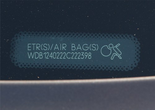 1995 Mercedes-Benz E220 Saloon (W124) In vendita (immagine 94 di 185)