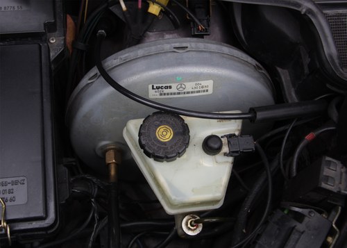 1995 Mercedes-Benz E220 Saloon (W124) In vendita (immagine 107 di 185)