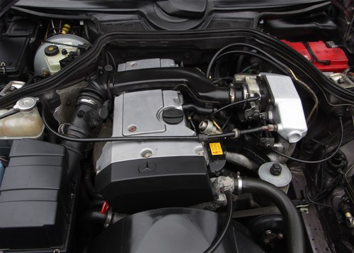 1995 Mercedes-Benz E220 Saloon (W124) In vendita (immagine 96 di 185)