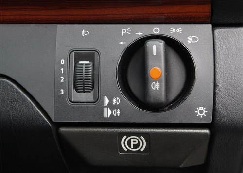 1995 Mercedes-Benz E220 Saloon (W124) In vendita (immagine 27 di 185)