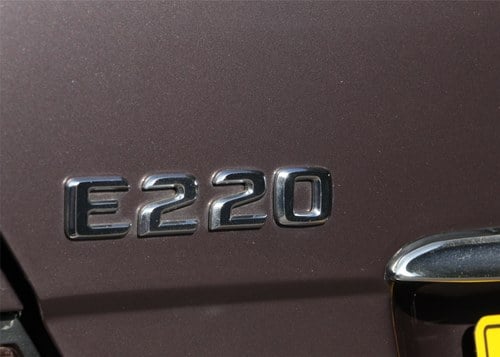 1995 Mercedes-Benz E220 Saloon (W124) In vendita (immagine 64 di 185)