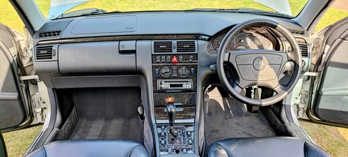 1999 Mercedes-Benz E240 (W210) Te koop (foto 24 van 120)