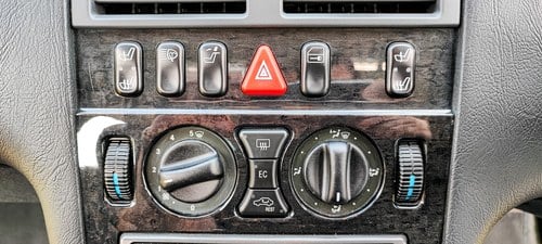 1999 Mercedes-Benz E240 (W210) Te koop (foto 34 van 120)