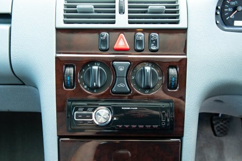 1997 Mercedes-Benz E250 D Elegance En venta (imagen 42 de 158)