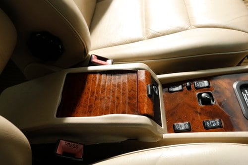 NO RESERVE - 1996 Mercedes-Benz E280 (S124) En venta (imagen 59 de 180)