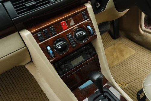 NO RESERVE - 1996 Mercedes-Benz E280 (S124) En venta (imagen 75 de 180)