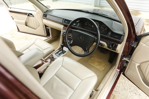 NO RESERVE - 1996 Mercedes-Benz E280 (S124) En venta (imagen 29 de 180)