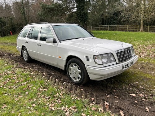 NO RESERVE - 1995 Mercedes-Benz E300D Estate In vendita (immagine 1 di 271)