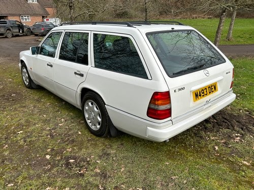 NO RESERVE - 1995 Mercedes-Benz E300D Estate Te koop (foto 16 van 271)