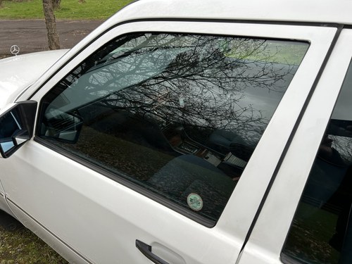 NO RESERVE - 1995 Mercedes-Benz E300D Estate In vendita (immagine 168 di 271)