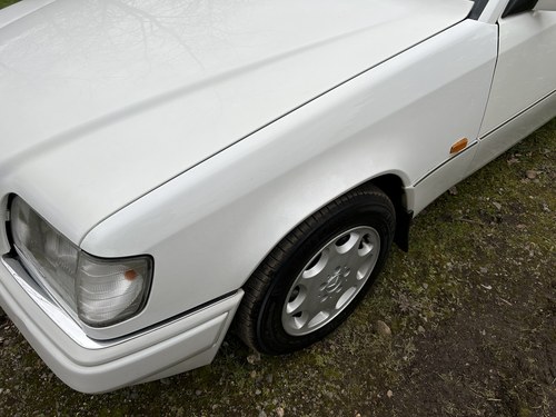 NO RESERVE - 1995 Mercedes-Benz E300D Estate In vendita (immagine 146 di 271)