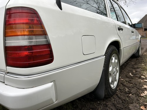 NO RESERVE - 1995 Mercedes-Benz E300D Estate In vendita (immagine 184 di 271)