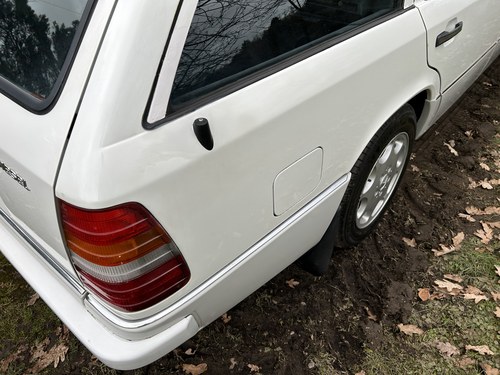 NO RESERVE - 1995 Mercedes-Benz E300D Estate In vendita (immagine 187 di 271)