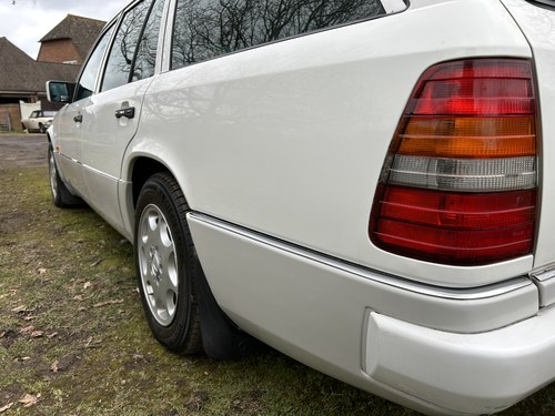 NO RESERVE - 1995 Mercedes-Benz E300D Estate Te koop (foto 161 van 271)