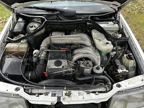 NO RESERVE - 1995 Mercedes-Benz E300D Estate Te koop (foto 227 van 271)