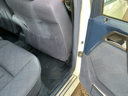 NO RESERVE - 1995 Mercedes-Benz E300D Estate In vendita (immagine 67 di 271)