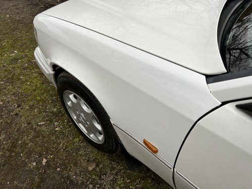 NO RESERVE - 1995 Mercedes-Benz E300D Estate In vendita (immagine 170 di 271)