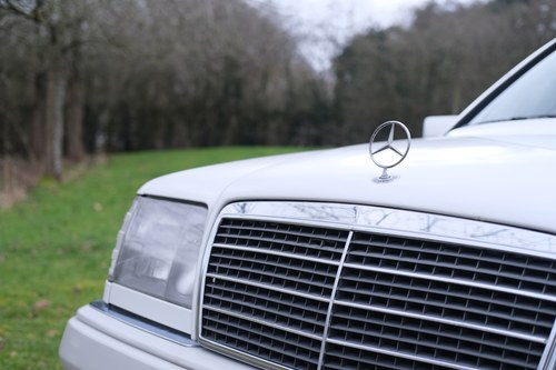 NO RESERVE - 1995 Mercedes-Benz E300D Estate In vendita (immagine 128 di 271)