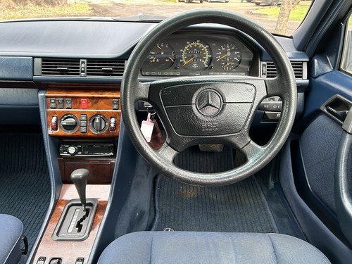 NO RESERVE - 1995 Mercedes-Benz E300D Estate In vendita (immagine 25 di 271)