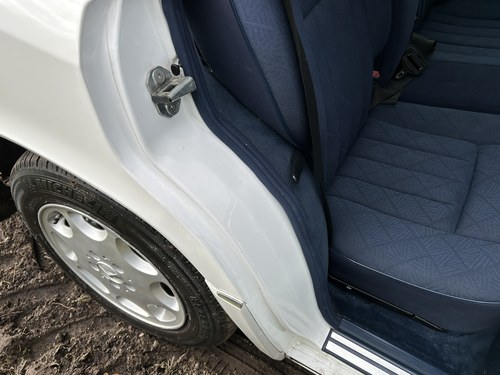 NO RESERVE - 1995 Mercedes-Benz E300D Estate In vendita (immagine 70 di 271)