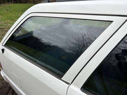 NO RESERVE - 1995 Mercedes-Benz E300D Estate In vendita (immagine 189 di 271)