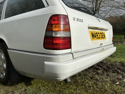 NO RESERVE - 1995 Mercedes-Benz E300D Estate In vendita (immagine 225 di 271)