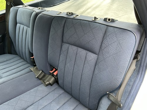 NO RESERVE - 1995 Mercedes-Benz E300D Estate Te koop (foto 86 van 271)