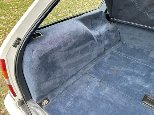 NO RESERVE - 1995 Mercedes-Benz E300D Estate In vendita (immagine 114 di 271)