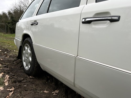 NO RESERVE - 1995 Mercedes-Benz E300D Estate In vendita (immagine 195 di 271)