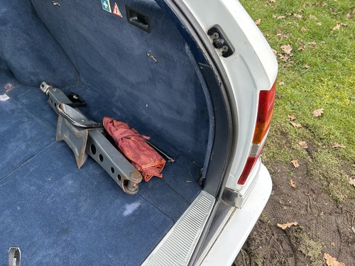 NO RESERVE - 1995 Mercedes-Benz E300D Estate In vendita (immagine 121 di 271)