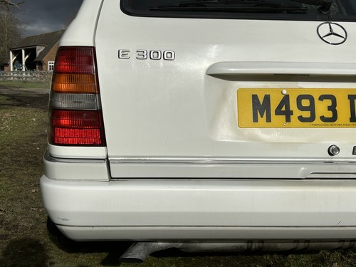 NO RESERVE - 1995 Mercedes-Benz E300D Estate Te koop (foto 222 van 271)