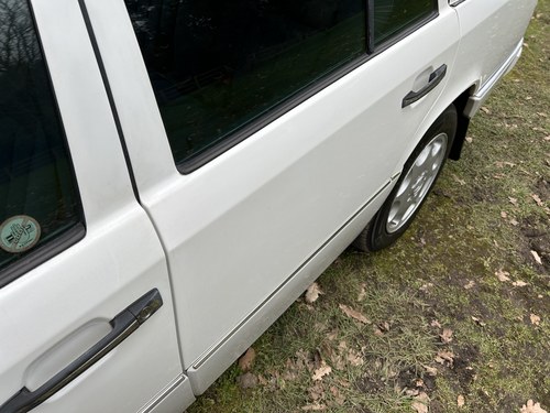 NO RESERVE - 1995 Mercedes-Benz E300D Estate Te koop (foto 153 van 271)