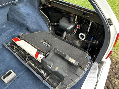 NO RESERVE - 1995 Mercedes-Benz E300D Estate In vendita (immagine 119 di 271)