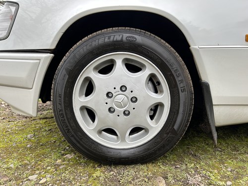 NO RESERVE - 1995 Mercedes-Benz E300D Estate In vendita (immagine 22 di 271)