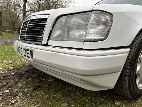 NO RESERVE - 1995 Mercedes-Benz E300D Estate In vendita (immagine 145 di 271)