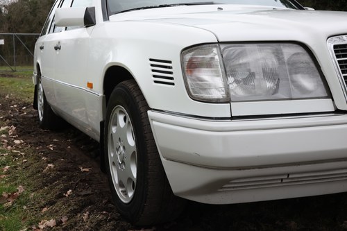 NO RESERVE - 1995 Mercedes-Benz E300D Estate Te koop (foto 130 van 271)