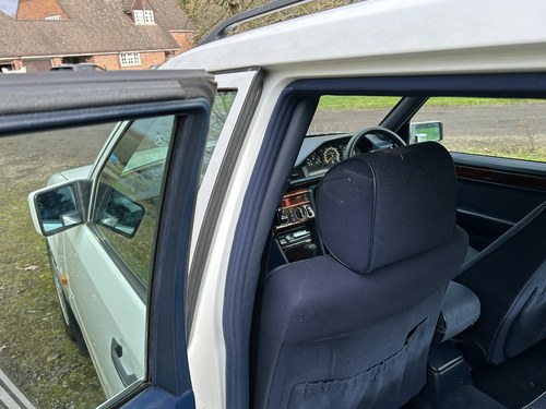 NO RESERVE - 1995 Mercedes-Benz E300D Estate In vendita (immagine 93 di 271)