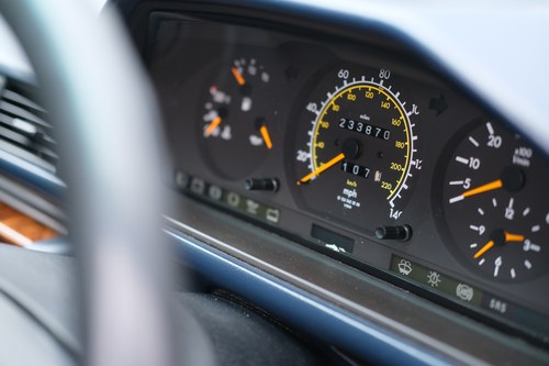 NO RESERVE - 1995 Mercedes-Benz E300D Estate Te koop (foto 29 van 271)