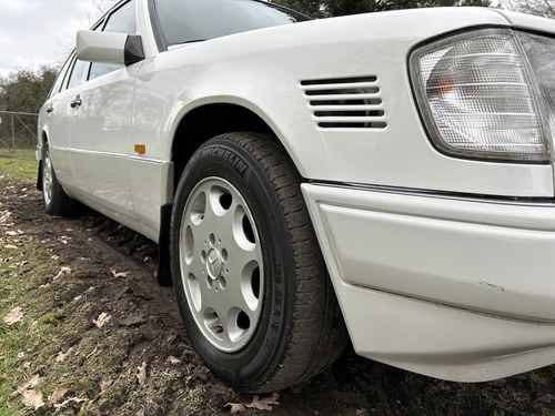NO RESERVE - 1995 Mercedes-Benz E300D Estate In vendita (immagine 201 di 271)