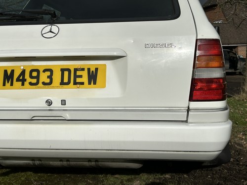 NO RESERVE - 1995 Mercedes-Benz E300D Estate In vendita (immagine 219 di 271)
