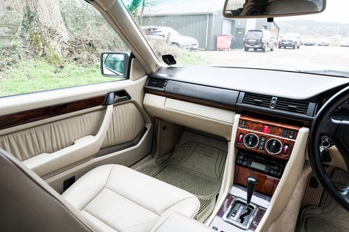 1994 Mercedes-Benz C124 E320 Cabriolet En venta (imagen 64 de 205)