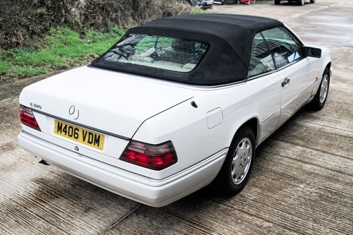 1994 Mercedes-Benz C124 E320 Cabriolet En venta (imagen 30 de 205)