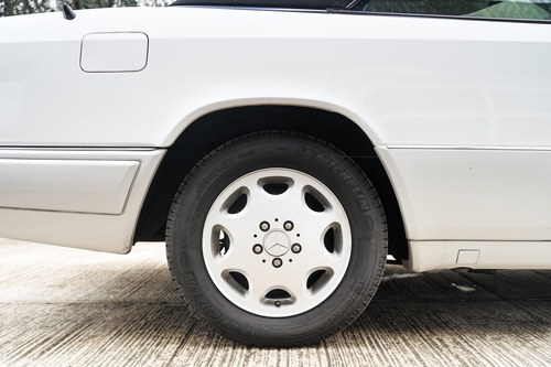 1994 Mercedes-Benz C124 E320 Cabriolet En venta (imagen 41 de 205)