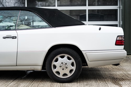 1994 Mercedes-Benz C124 E320 Cabriolet En venta (imagen 117 de 205)