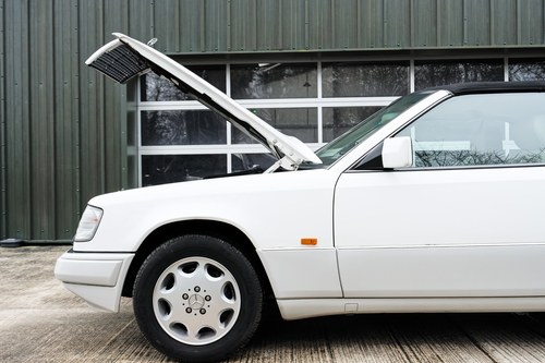 1994 Mercedes-Benz C124 E320 Cabriolet En venta (imagen 158 de 205)