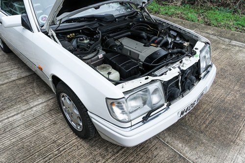 1994 Mercedes-Benz C124 E320 Cabriolet En venta (imagen 146 de 205)