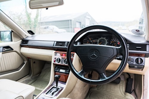 1994 Mercedes-Benz C124 E320 Cabriolet En venta (imagen 65 de 205)